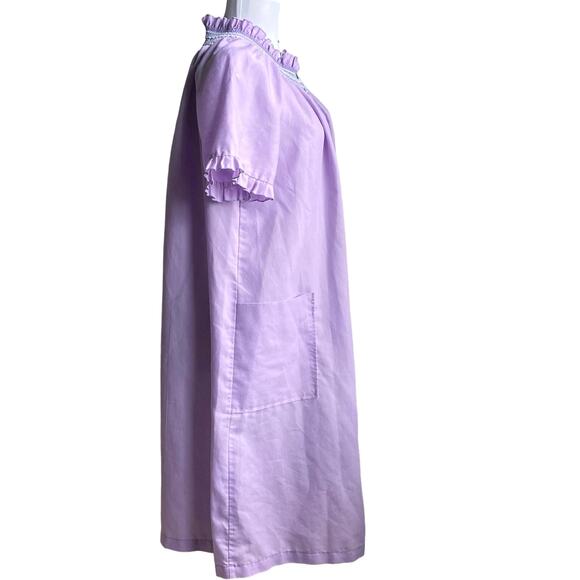 VTG LINDSAY JORDAN Smocked Ruffle Pearl Snap Front Pocket House Dress Mumu USA M - Picture 3 of 11